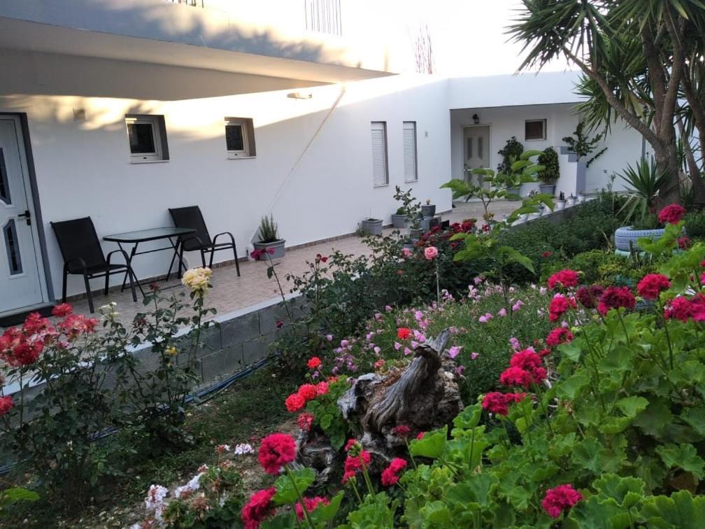 Golden Sun Apartments Rodakino Exterior foto